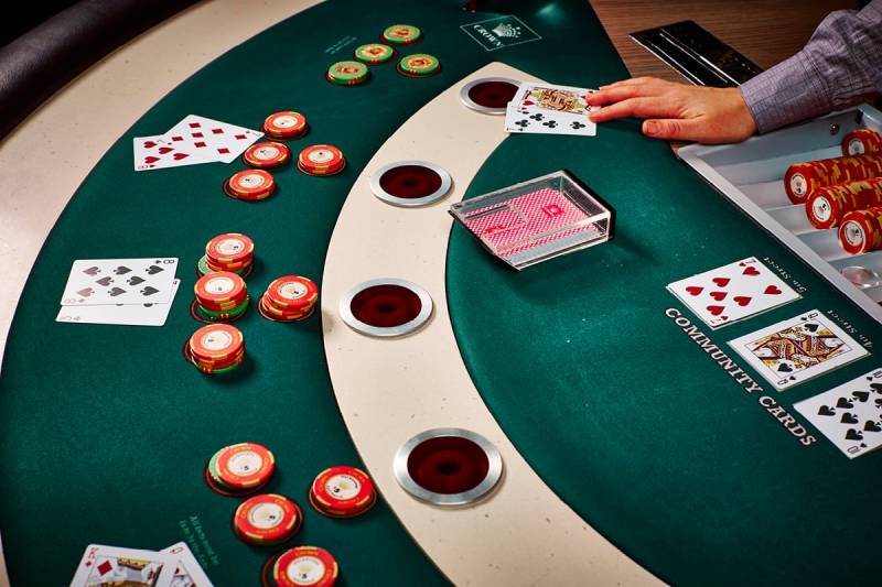 Các chiến thuật chơi Stud Poker Rikvip
